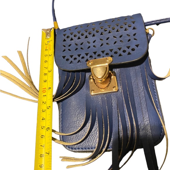 Nwot blue tiny purse with fringe - Picture 8 of 8